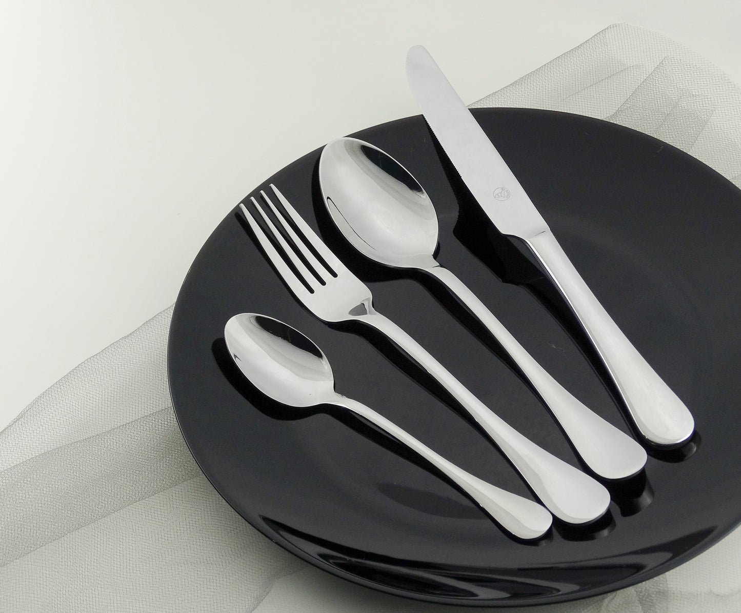 Mr.Spoon Serie Liso Juego de 24 piezas cubiertos,Acero Inoxidable 18/0,Económico y funcional,Incluye cuchillo de carne o mesa,tenedor,cuchara,cucharilla,Mango monobloque,Apto para lavavajillas,Embalaje para regalo,Ideal para casa,hotel,restaurante